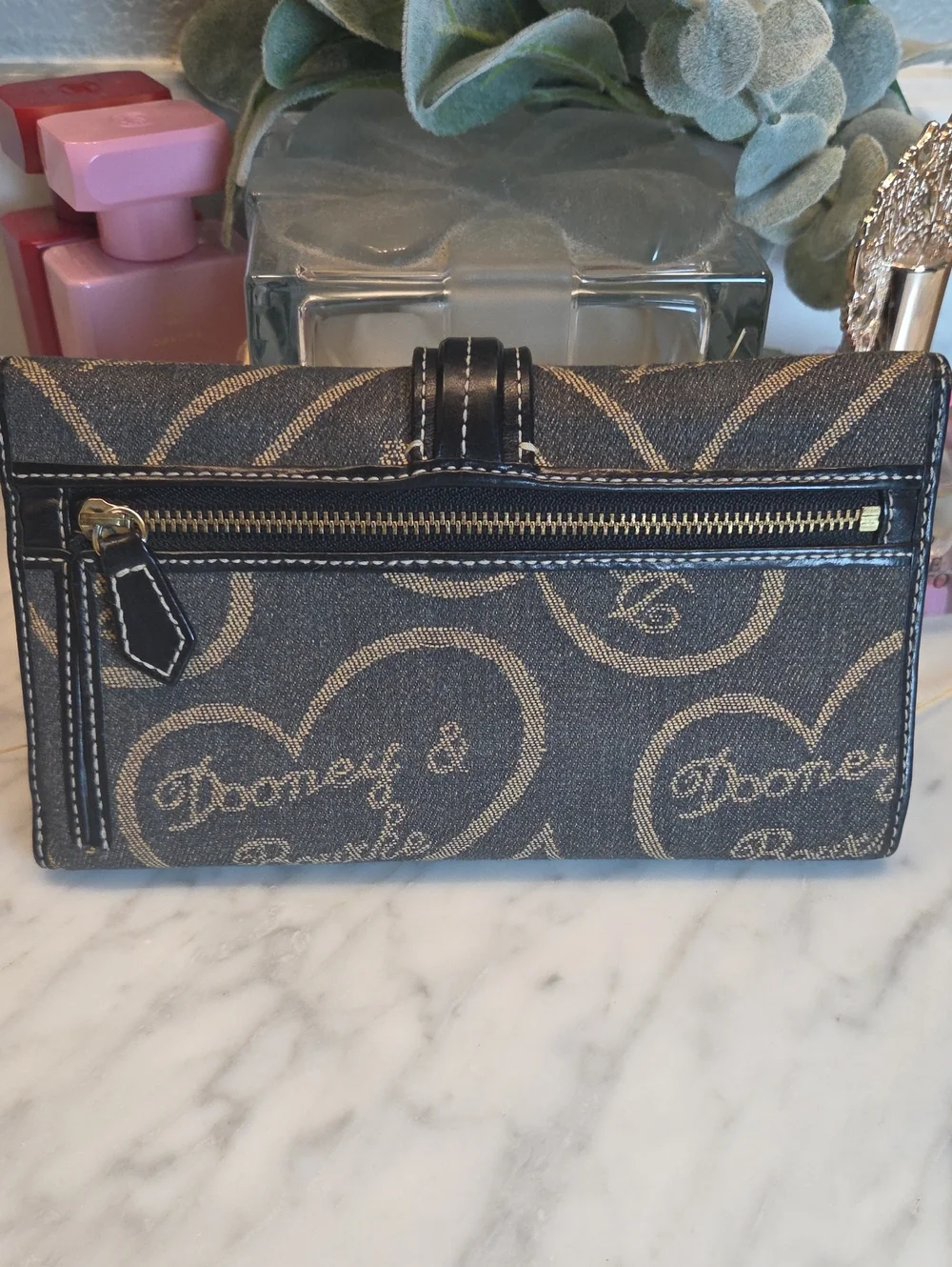 EUC Dooney & Bourke Script Monogram Dark Brown & Tan LeatherCanvas Wallet Clutch